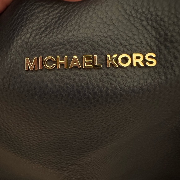 MK ashbury navy shoulder bag - Picture 4 of 4